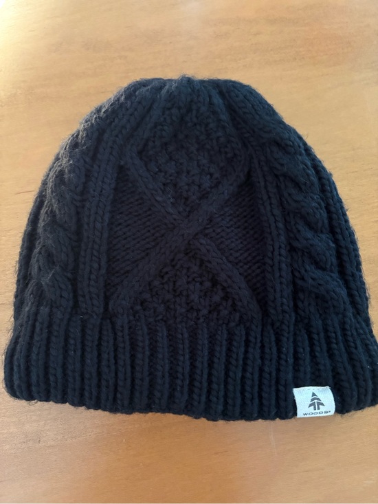 Woods Accessories - 🚨5/$25 Black Cable Knit Toque for Women